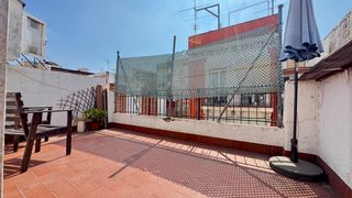 Ático  Carrer de camprodon. Ático con terraza privada en pleno corazón de la vila de gràcia.