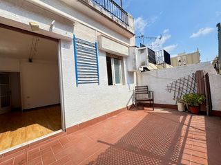 Àtic  Carrer camprodon. Ático con terraza privada en pleno corazón de la vila de gràcia.