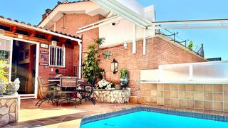 Casa adossada a Vallcarca - Penitents. Privacidad a tres vientos villa pareada con piscina en el balc�n