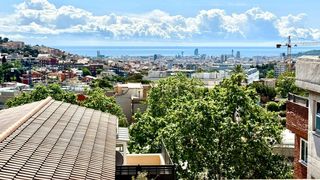 Casa a schiera in Vallcarca - Penitents. Privacidad a tres vientos villa pareada con piscina en el balcón