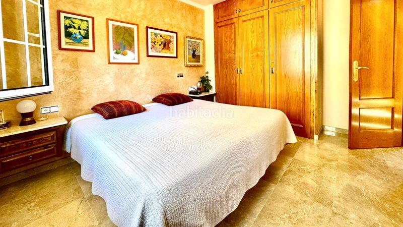 Foto 1e355b6d-b444-4b86-aeb1-b3ed07e79c2e. Casa adossada amb calefacció aparcament piscina a Barcelona