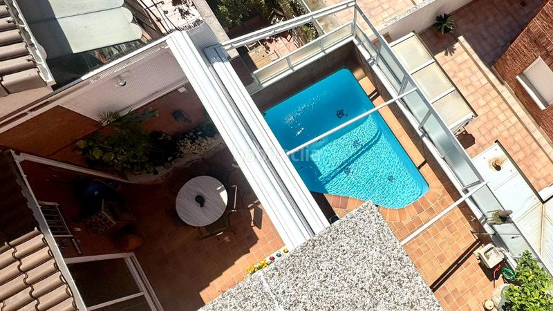Foto 31911098-9024-46e0-a8ba-466a49f99776. Casa adossada amb calefacció aparcament piscina a Barcelona