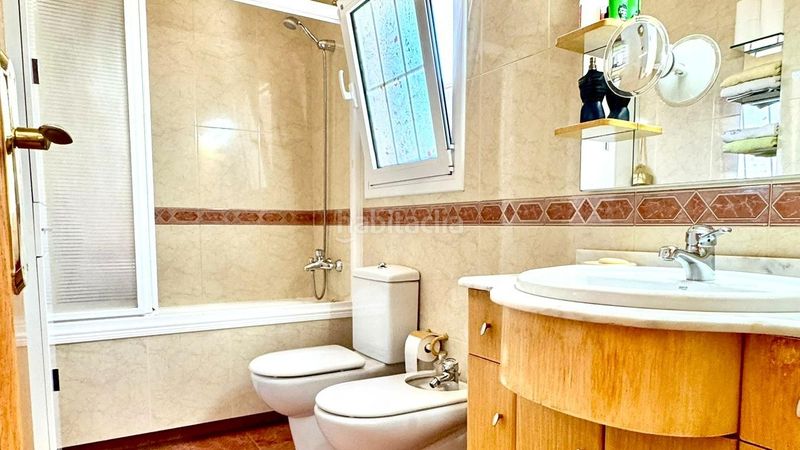 Foto 48c3dd64-c240-4532-aedf-eee5397e2aa2. Casa adossada amb calefacció aparcament piscina a Barcelona