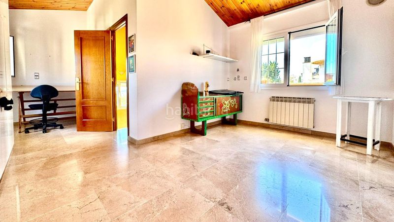 Foto 7d9b332d-404f-413b-9665-83cf6a31d2d3. Casa adossada amb calefacció aparcament piscina a Barcelona