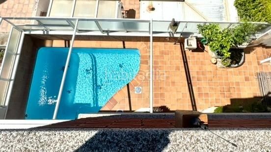Foto 9f61f612-242d-41a2-a180-470d21e5cd54. Casa adossada amb calefacció aparcament piscina a Barcelona