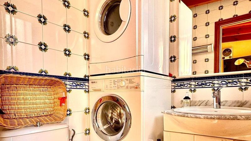 Foto c0015647-4370-4e75-8eef-32066bd91bbd. Casa adossada amb calefacció aparcament piscina a Barcelona
