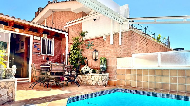 Foto caf71847-c4fe-497d-9fe9-de6e82a97bb1. Casa adossada amb calefacció aparcament piscina a Barcelona