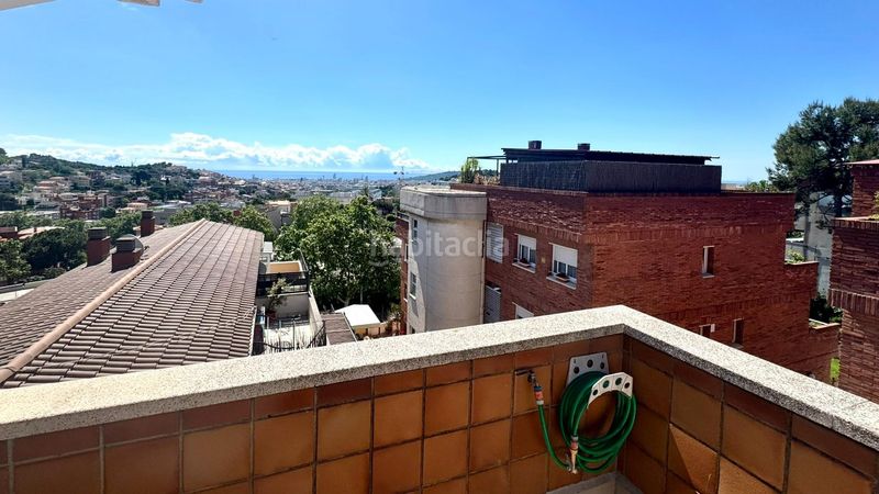 Foto d2dbaaaf-8607-4c92-a7cc-96d39c86613b. Casa adossada amb calefacció aparcament piscina a Barcelona