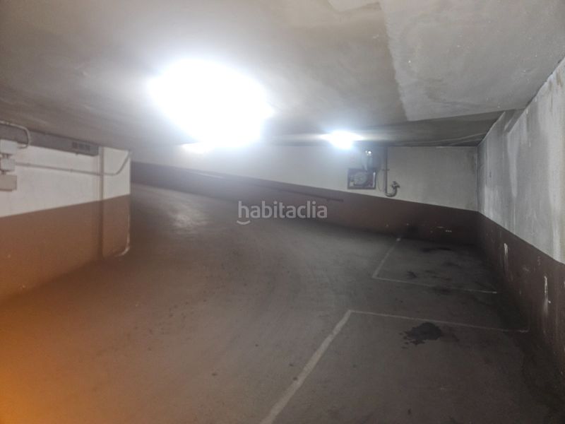 Foto 08720596-ed56-4f99-9fbd-cefc5eb5794e. Aparcament cotxe a Sants-Badal Barcelona
