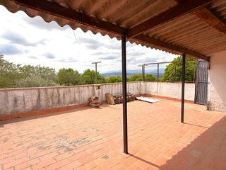 Casa a Sant Daniel. Casa con terraza y vistas a girona a tan solo 5 minutos del cent