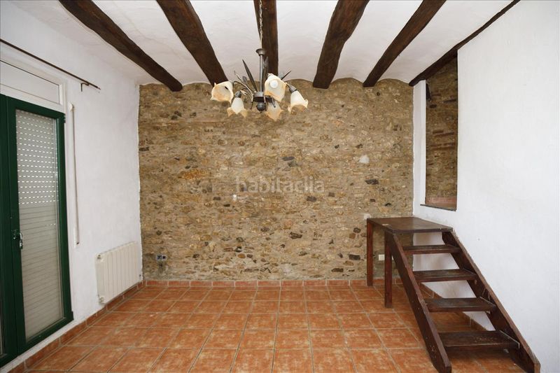 Foto b2bb637a-c368-44ff-b224-d37d5c409406. Casa adossada a Pera (La)