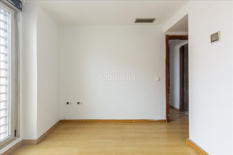 Foto a511921f-175b-4861-9a15-cff2ff566ab1. Dúplex a calle de peña de la atalaya 65 a San Diego Madrid