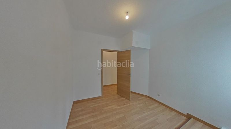 Foto 0e02a175-c748-44a1-862a-2b187dffb4e5. Pis a calle alondra 2 a Vista Alegre Madrid