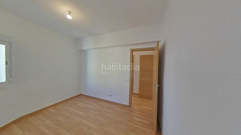 Foto 5866b2f9-eb3d-4ea2-b836-3c0163638dc3. Pis a calle alondra 2 a Vista Alegre Madrid