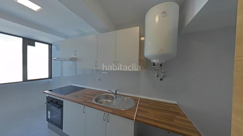 Foto 86126f43-2ba0-4c63-bf95-edc872c9d596. Pis a calle alondra 2 a Vista Alegre Madrid