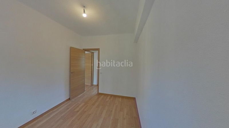 Foto c4f493b1-6e80-4c0a-8ccf-3485d39ea502. Pis a calle alondra 2 a Vista Alegre Madrid