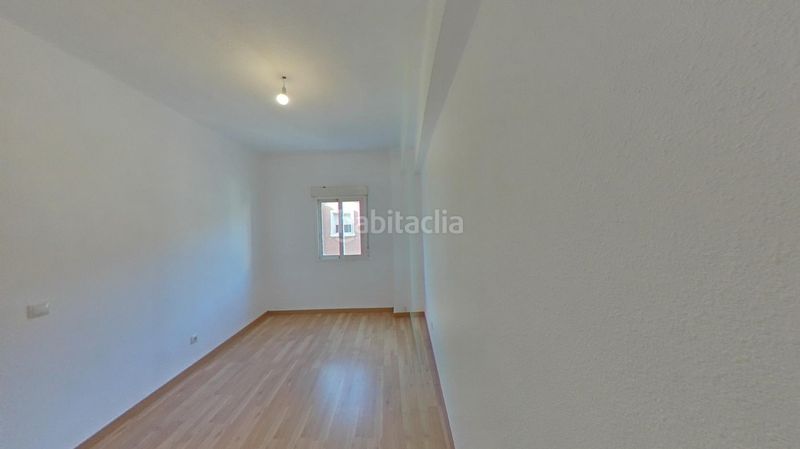 Foto dc1b5260-2ec9-4018-a6bb-896c49903183. Pis a calle alondra 2 a Vista Alegre Madrid