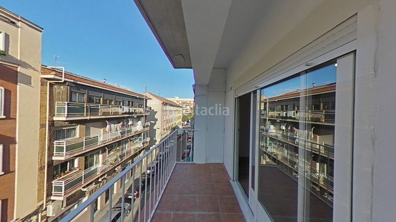 Foto f6f2aa09-37b1-465a-ae68-2a16045b8811. Pis a calle alondra 2 a Vista Alegre Madrid