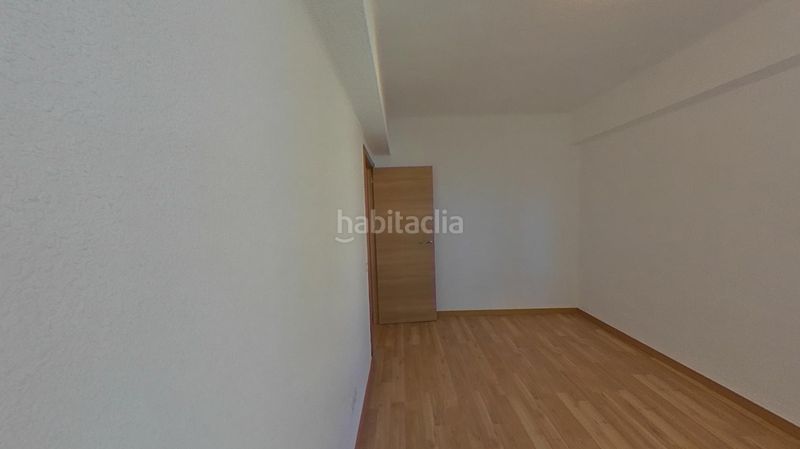 Foto faeb3b5e-00bb-4575-b92b-75059607c20b. Pis a calle alondra 2 a Vista Alegre Madrid