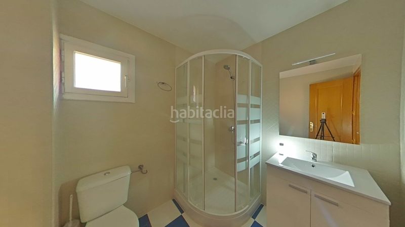 Foto 2523567a-c8a1-451e-8967-ad0a19c0110f. Pis a calle guacamayo 13 a Vista Alegre Madrid