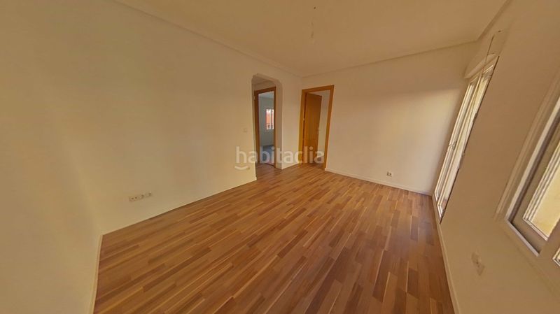 Foto 9bac57e3-67a6-4137-a758-f358fc1cd81b. Pis a calle guacamayo 13 a Vista Alegre Madrid