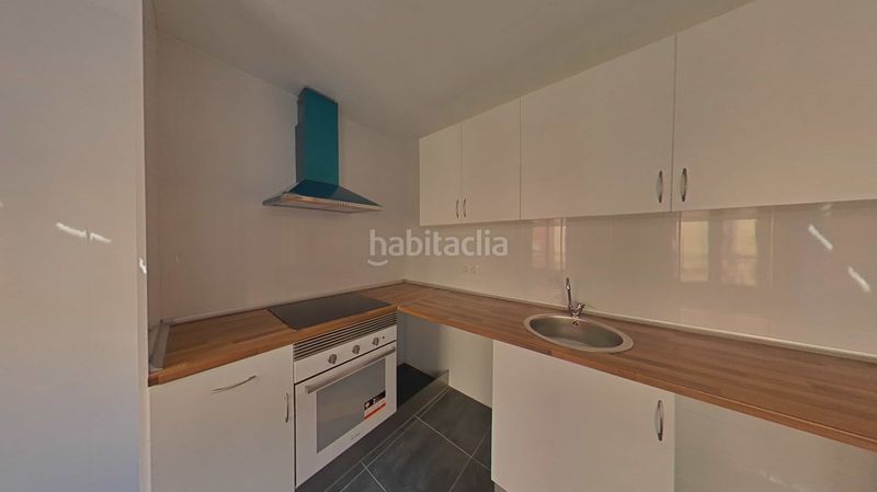 Foto d5a5cb8b-9880-4715-9940-37715e316826. Pis a calle guacamayo 13 a Vista Alegre Madrid