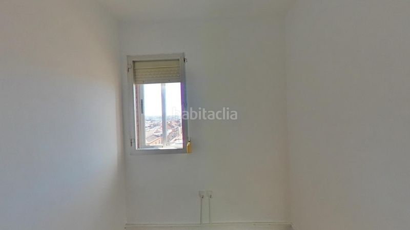 Foto 51ea3b04-adf7-487b-9369-00ed7a762de3. Pis a calle de lópez grass 29 a Numancia Madrid