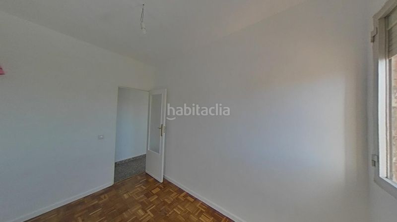 Foto f3266e65-23a8-4d10-b704-85a42f6c5a36. Pis a calle de lópez grass 29 a Numancia Madrid
