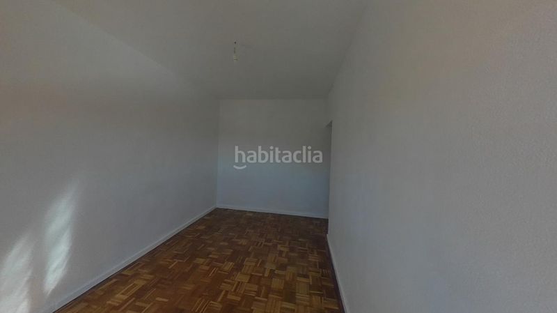 Foto fb66b9be-f4c0-491e-bbca-05dbb4807f90. Pis a calle de lópez grass 29 a Numancia Madrid