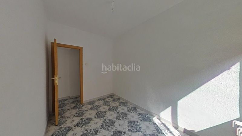 Foto 90d9a80a-2be5-4f12-8551-e6e766d85423. Pis a calle de eulalia gil 8 a Vista Alegre Madrid