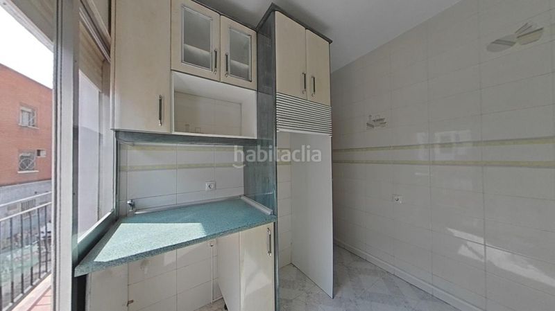 Foto b246dcce-d08f-49cf-8bd5-58b5152d83d4. Pis a calle de eulalia gil 8 a Vista Alegre Madrid
