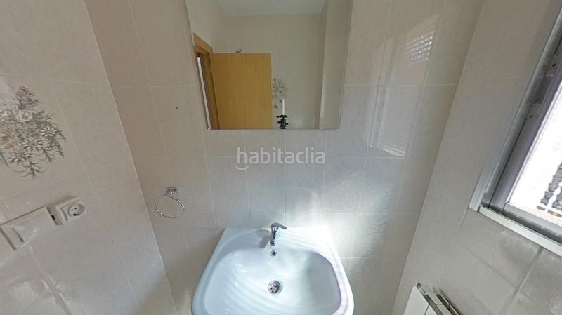 Foto db08a285-39e7-4036-96c3-fbac6fb38eff. Pis a calle de eulalia gil 8 a Vista Alegre Madrid