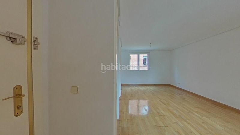 Foto fbcfa625-4643-429c-8f88-b440ab829f4e. Pis a calle de urgel 17 a San Isidro Madrid