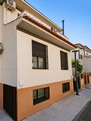 Chalet  Calle espinela 16. Chalet adosado en venta en espinela