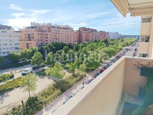 Foto 0f7eb41a-e667-44db-b972-e1fa8cba461e. Pis a calle de valcarlos 35 a Las Tablas Madrid