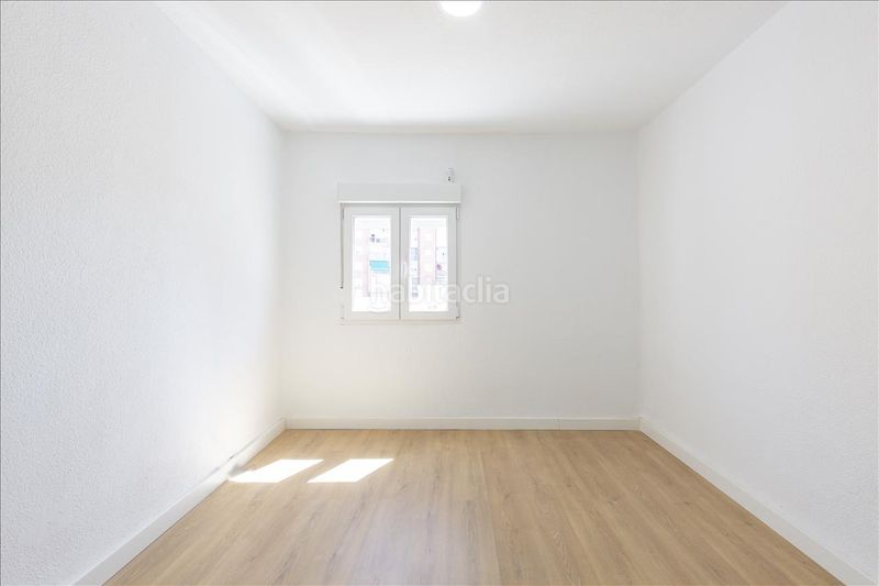 Foto b24a8f75-b2d3-47e0-b959-128b5e83171d. Piso en calle alcalá 402 en Pueblo Nuevo Madrid