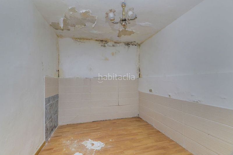 Foto 4eeaa1c6-823e-4edc-94e5-1a226ee872ff. Piso en calle sorgo 31 en Valdeacederas Madrid