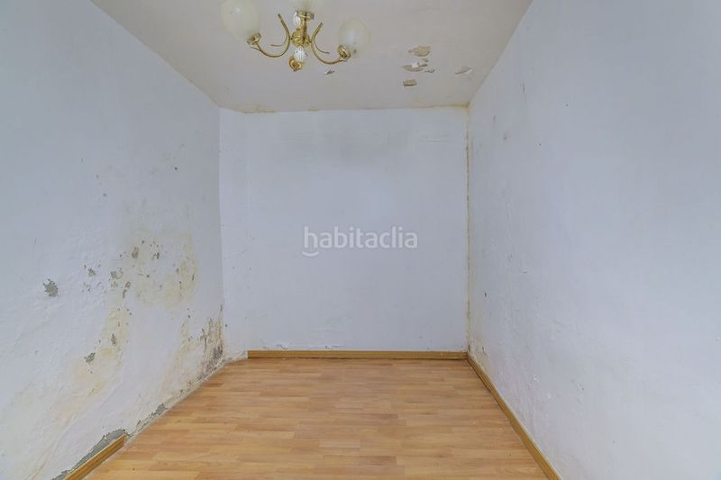 Foto 5dbda6f1-cb61-47d9-a1e3-8b82acc6b22d. Piso en calle sorgo 31 en Valdeacederas Madrid