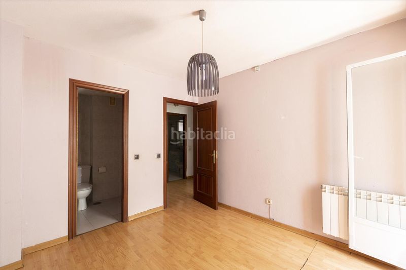 Foto 3410ad3f-2b40-43cb-bb5b-12a84dff4645. Pis a calle de los melonares 6 a Casa Amarilla Galapagar