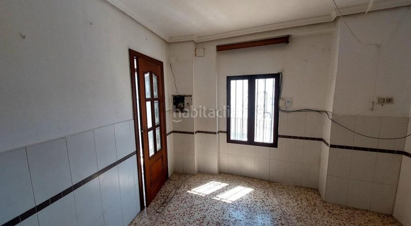Foto 09218db5-2758-41df-98a5-b70cdfd741cd. Casa adossada a calle pavones 32 a Baena