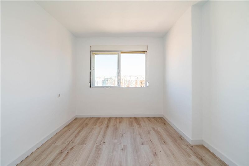 Foto 7d4be362-e48e-4f64-8e65-e273e9a2b948. Appartamento in calle héroe de sostoa 25 in Parque Ayala - Jardín de la Abadía - Huelín Málaga