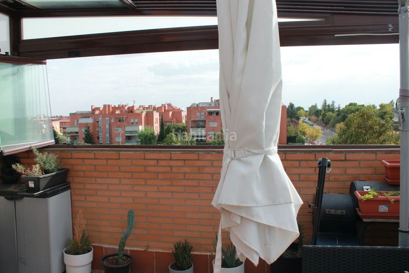 Foto becc4a3b-12b2-42b1-a039-ae1ed8f95977. Dúplex a calle hermanos machado 3 a Sector B Boadilla del Monte