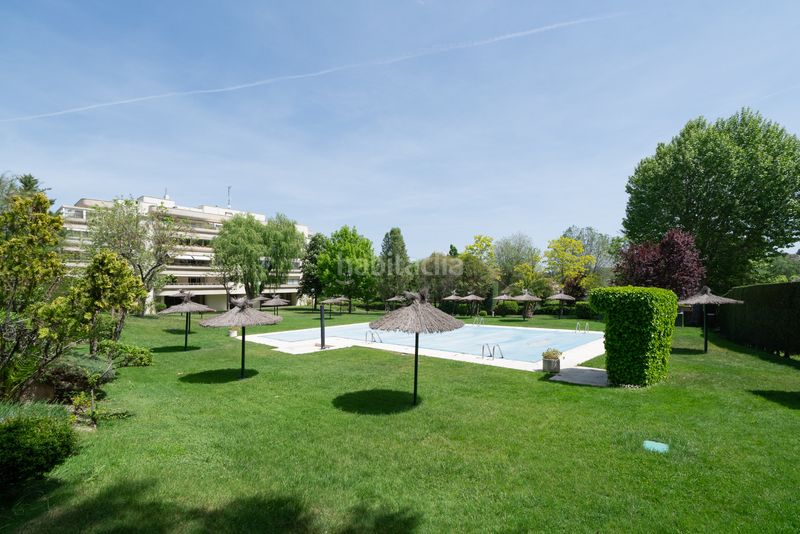 Foto d4d1b740-3494-4ac6-a3c1-6e719b60d54b. Pis amb piscina a el soto de La Moraleja La Moraleja