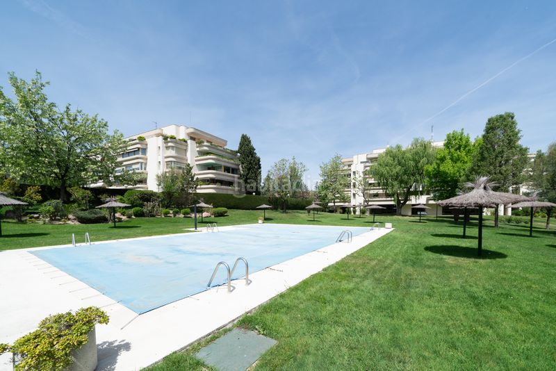 Foto dea2c358-50a5-4260-8c67-a3977f85ae3b. Pis amb piscina a el soto de La Moraleja La Moraleja