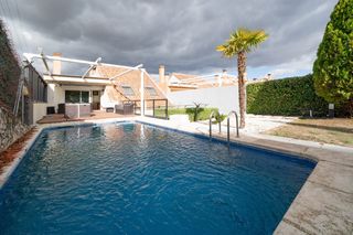 Chalet  Calle parque güell. Chalet en parque güell aranjuez