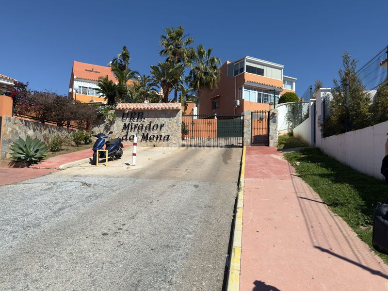 Foto 57ef75d5-7e76-4575-abf3-a14d67d55d42. Casa adossada amb xemeneia aparcament a Cortijo Torrequebrada Benalmádena