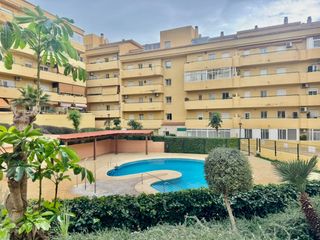 Pis a Calle jacinto 20b. Acogedor piso con piscina amueblado
