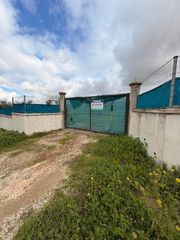 Casa in Arahal. Campo de 1.000 mts en birrete paradas con muro de cerramiento