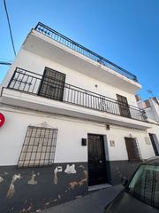 Casa a Arahal. Vivienda en venta csan miguel 39