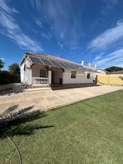 Maison à Arahal. Campo en urbanización santa elo, calmería 1.